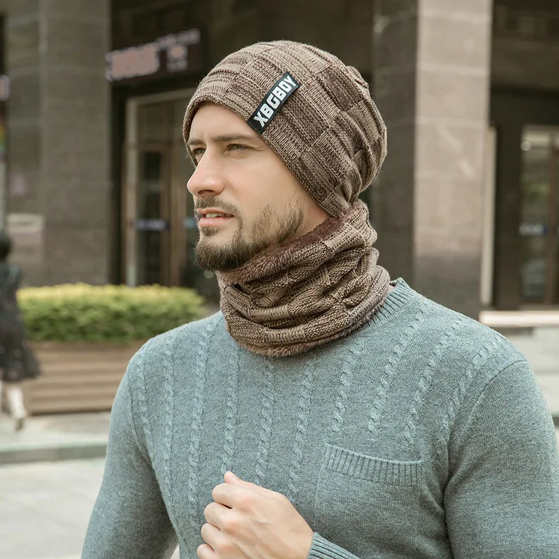 Chapéu de inverno masculino, gorro com cachecol, em malha. Elegância e bom gosto.